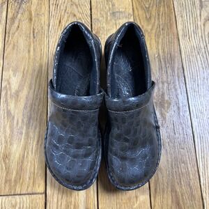 Born Clogs Black Crocodile Embossed Leather‎ Slip On Comfort Shoes Womens